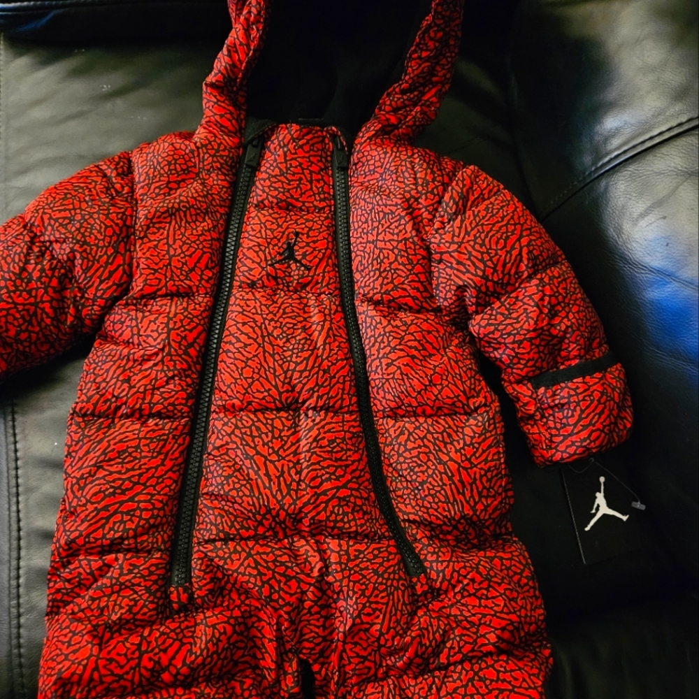 Baby boy or girl hooded  Jordan snowsuit.              Size-Baby 6-9 months
